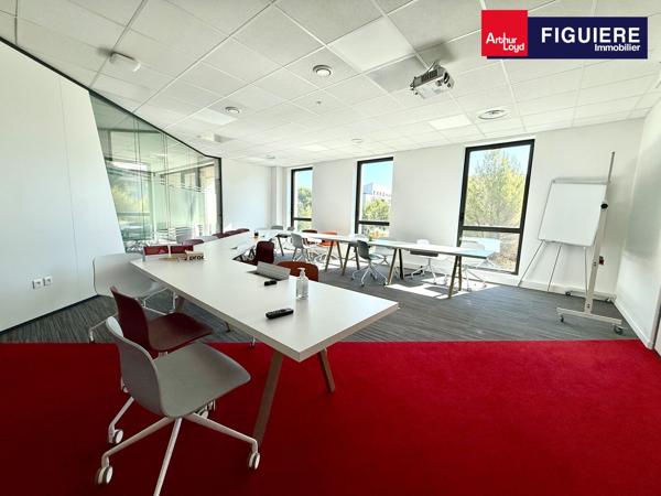 PLATEAU DE BUREAUX MODERNE AUX PRESTATIONS HAUT DE GAMME A LOUER A LA DURANNE