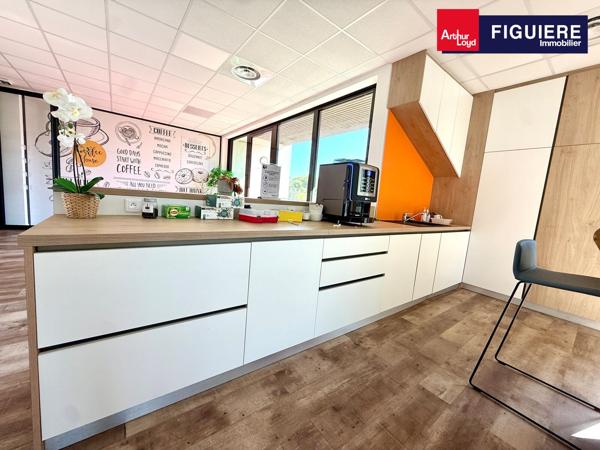 PLATEAU DE BUREAUX MODERNE AUX PRESTATIONS HAUT DE GAMME A LOUER A LA DURANNE