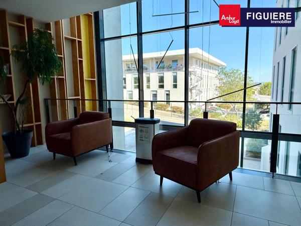 PLATEAU DE BUREAUX MODERNE AUX PRESTATIONS HAUT DE GAMME A LOUER A LA DURANNE