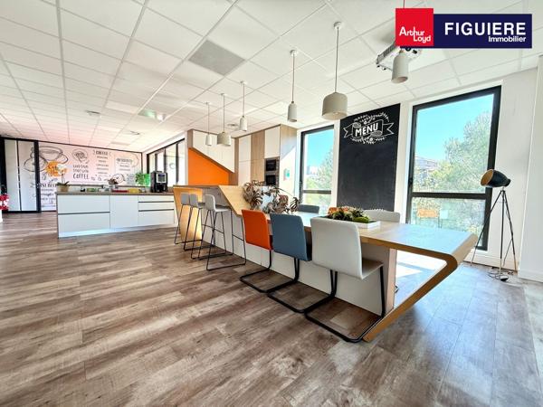 PLATEAU DE BUREAUX MODERNE AUX PRESTATIONS HAUT DE GAMME A LOUER A LA DURANNE