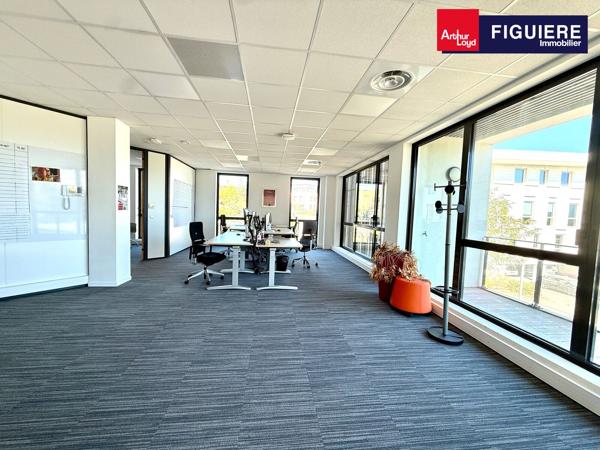 PLATEAU DE BUREAUX MODERNE AUX PRESTATIONS HAUT DE GAMME A LOUER A LA DURANNE