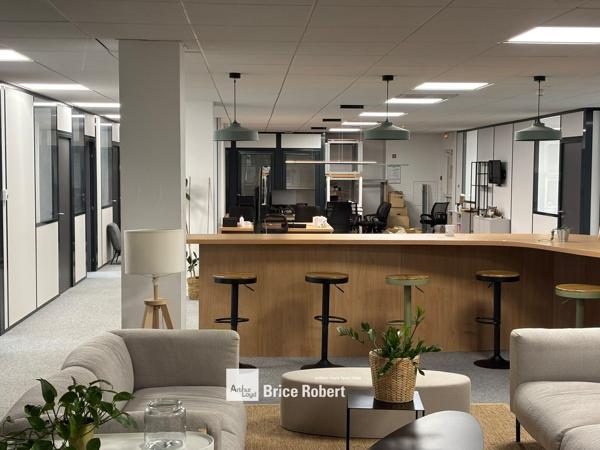 Bureaux à louer lumineux en bon état Lyon 9ème avec espace cuisine