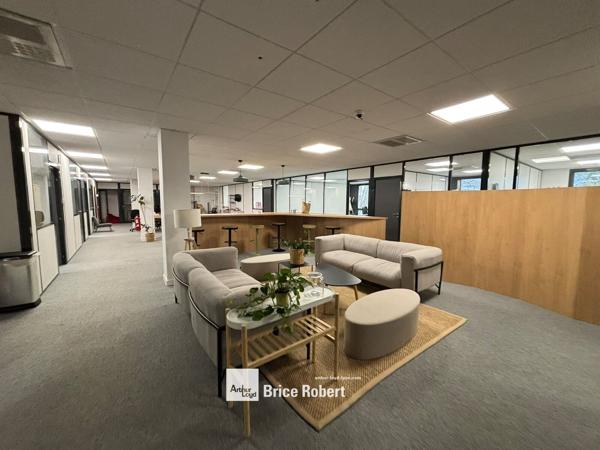Bureaux à louer lumineux en bon état Lyon 9ème avec espace cuisine