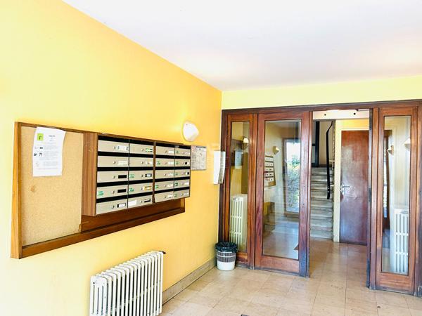 Appartement 3 pièces à vendre à Nanterre - Investissement idéal 280 000 € **  - Référence  15537