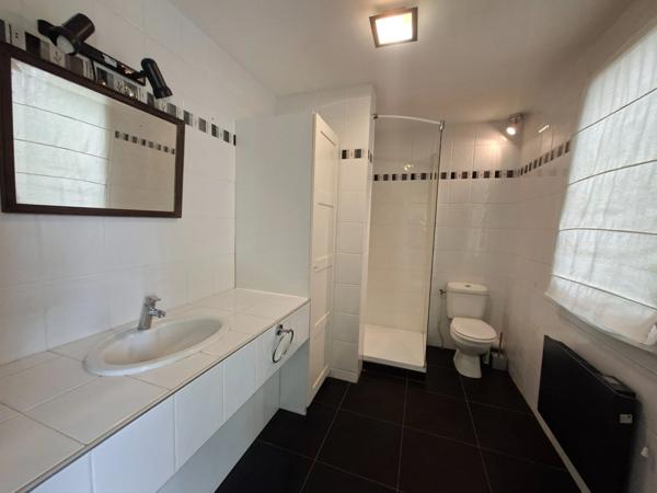 Maison de plain-pied 143 m² – 3 chambres – Jardin clos – Accès rapide Bordeaux–Montpon Ménestérol (24700)