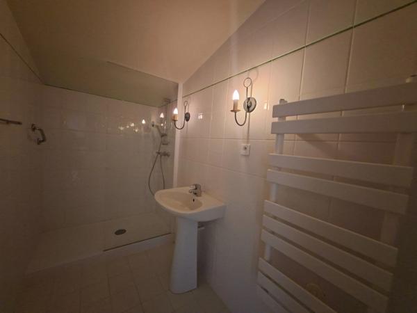 Maison de plain-pied 143 m² – 3 chambres – Jardin clos – Accès rapide Bordeaux–Montpon Ménestérol (24700)