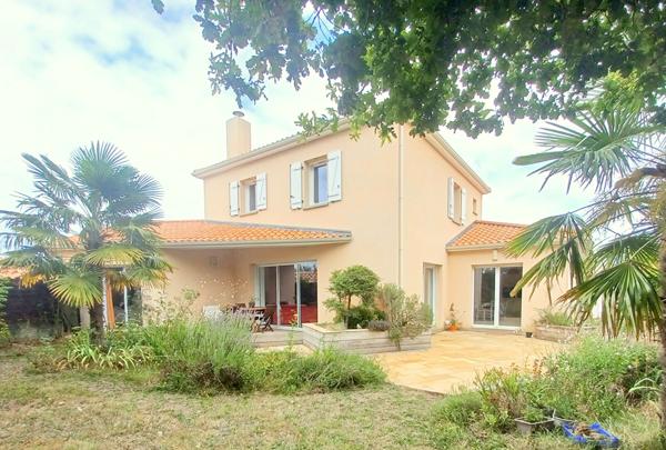 A vendre- Maison spacieuse - 6 chambres - Proximité bourg de Haute Goulaine- superficie 187 m²