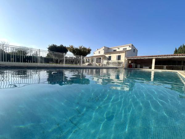 Arles, Villa 220m² sur terrain de 3900m²