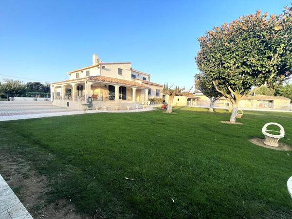 Arles, Villa 220m² sur terrain de 3900m²