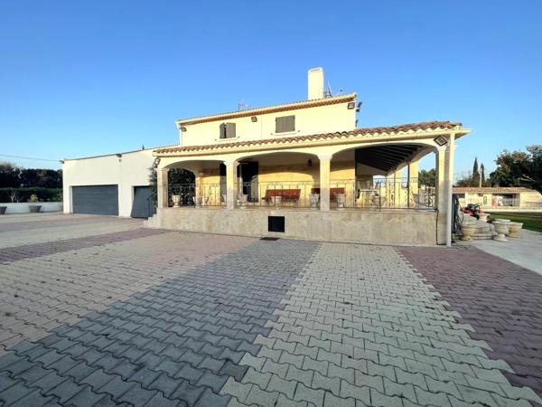 Arles, Villa 220m² sur terrain de 3900m²