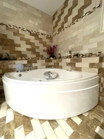 Arles, Villa 220m² sur terrain de 3900m²