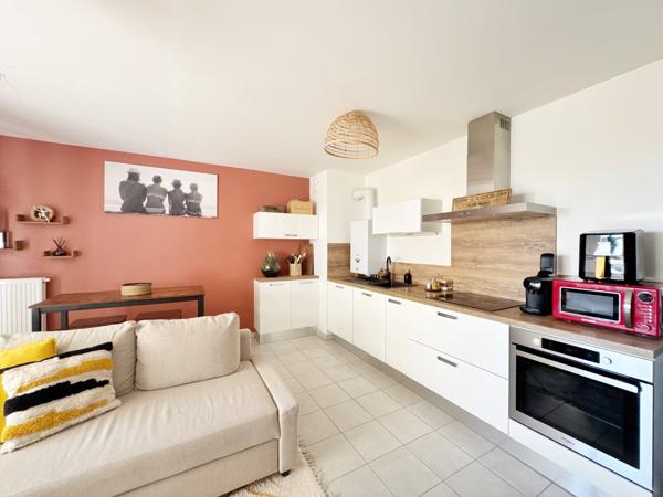 Charmant T2 48 m2 + terrasse 13 m2 + parking couvert – Résidence Récente et Sécurisée