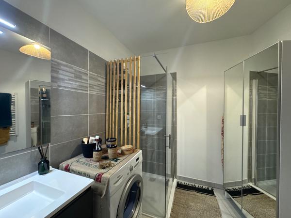 Charmant T2 48 m2 + terrasse 13 m2 + parking couvert – Résidence Récente et Sécurisée