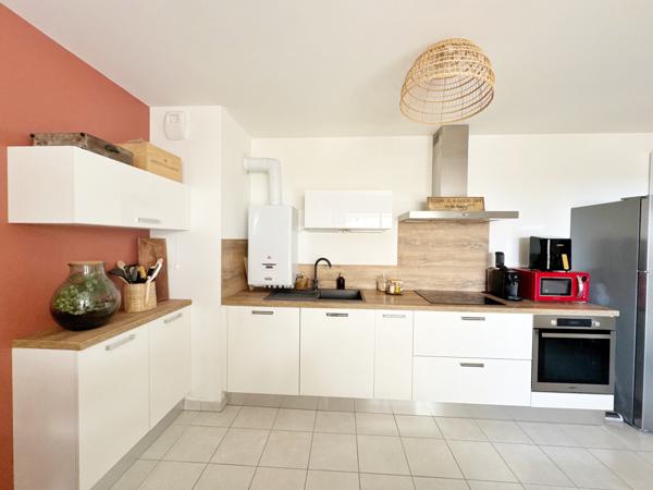 Charmant T2 48 m2 + terrasse 13 m2 + parking couvert – Résidence Récente et Sécurisée