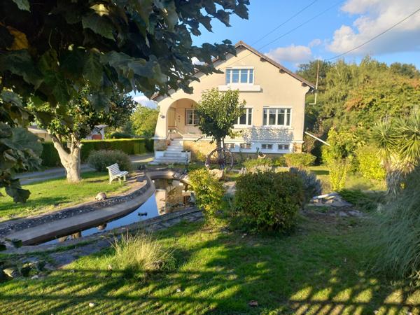 Quartier prisé de Vierzon,vaste maison sur beau terrain de plus de 3000m2