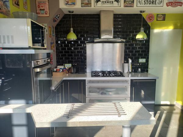 Quartier prisé de Vierzon,vaste maison sur beau terrain de plus de 3000m2