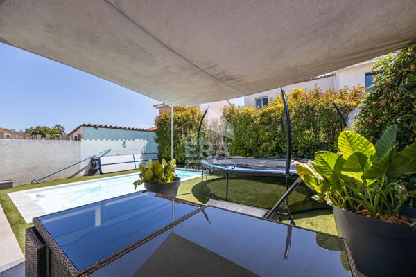 A vendre - Torreilles - Villa de 2012 - 4 chambres - Piscine - Garage .