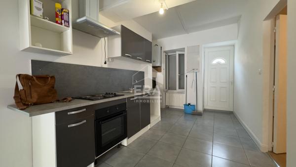 Maison de ville prête à vivre avec cour couverte et espace extérieur préservé
