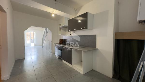 Maison de ville prête à vivre avec cour couverte et espace extérieur préservé