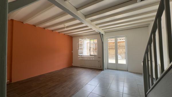 Maison de ville prête à vivre avec cour couverte et espace extérieur préservé