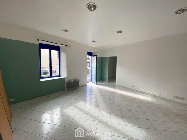 Immeuble 131 m² à Saint-Vincent-Sterlanges 85110