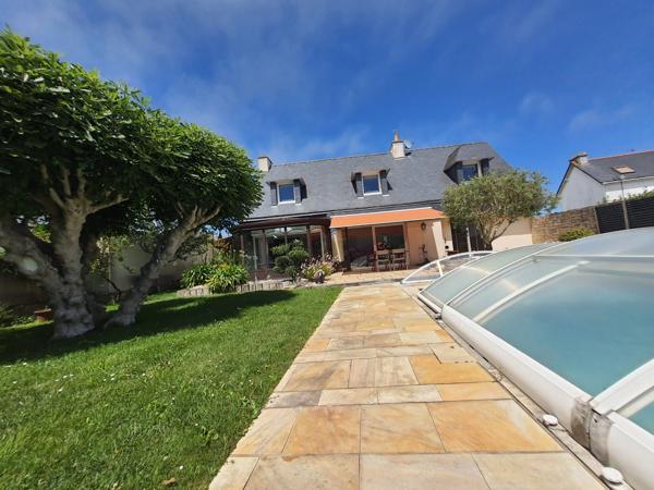 Maison bord de mer à vendre 9 pièces QUIBERON (56) avec piscine.