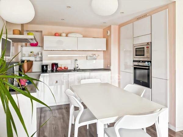 LE RELECQ-KERHUON - Appartement T4 avec vue mer, terrasse/balcon de 20 m², garage et cave !