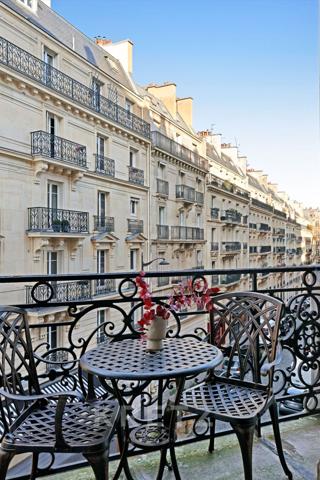 Paris 16ᵉ – Chaillot – Élégant 3 pièces  de prestige avec balcon filant