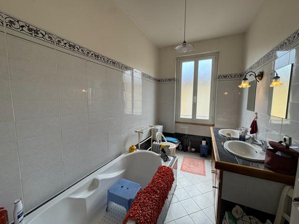LABASTIDE DE LEVIS . MAISON DE +/-188 M²