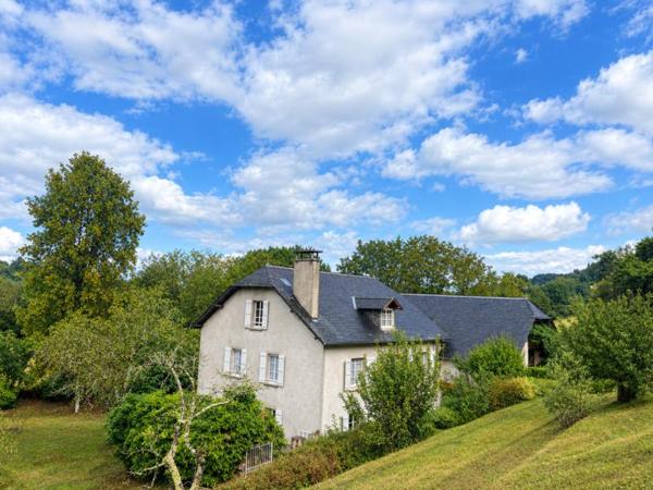 Maison - Oloron-sainte-marie - Réf.:205322 EYSUS : BEL ENSEMBLE COMPOSE D'UNE MAISON D'HABITATION + GRANGE RENOVEE + GRANGE ATTENANTE AVEC TERRAIN - (BAISSE DE PRIX)