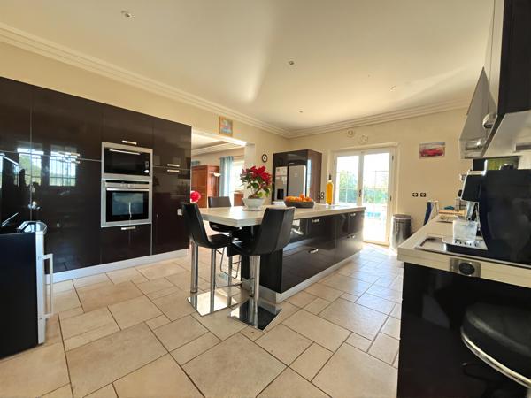 Trans en Provence villa 286 m² piscine couverte