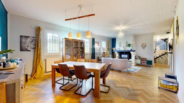 Maison MONTJOIRE 9 pièce(s) 260 m2