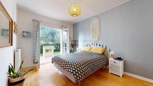 Maison MONTJOIRE 9 pièce(s) 260 m2