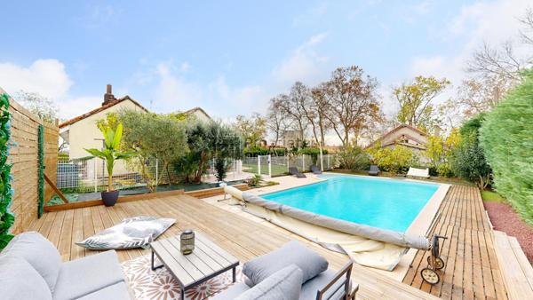 Maison MONTJOIRE 9 pièce(s) 260 m2