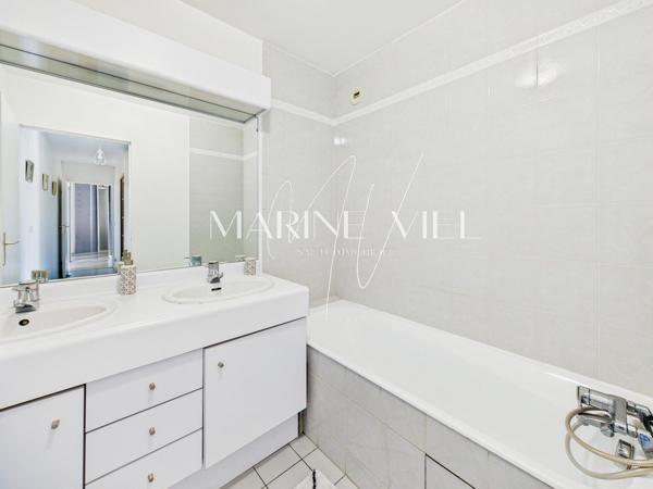 Appartement famillial – 3 chambres – Balcon au calme – Étage élevé avec ascenseur – Double stationnement