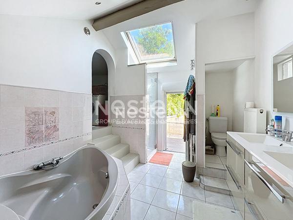 A vendre Dreux Maison individuelle avec charme, 6 pièces 4 chambres, dépendance, jardin, parking, au calme proche commerces écoles