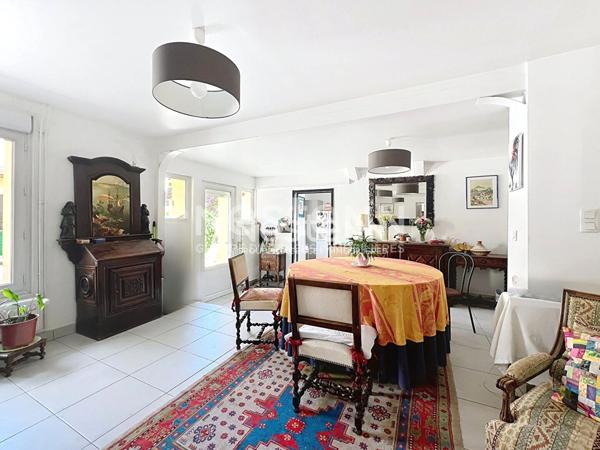 A vendre Dreux Maison individuelle avec charme, 6 pièces 4 chambres, dépendance, jardin, parking, au calme proche commerces écoles