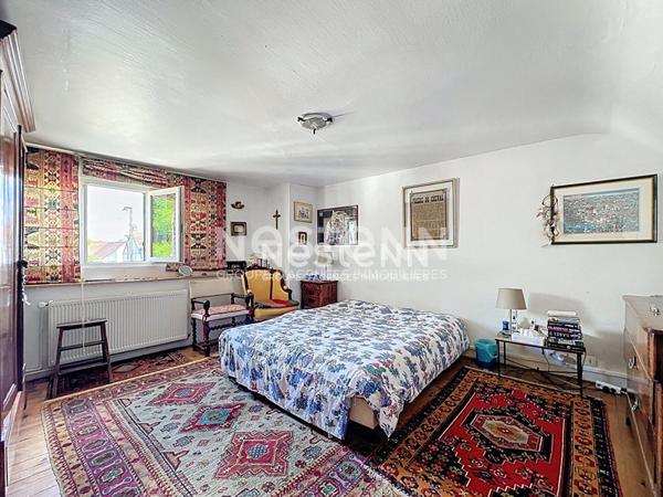 A vendre Dreux Maison individuelle avec charme, 6 pièces 4 chambres, dépendance, jardin, parking, au calme proche commerces écoles