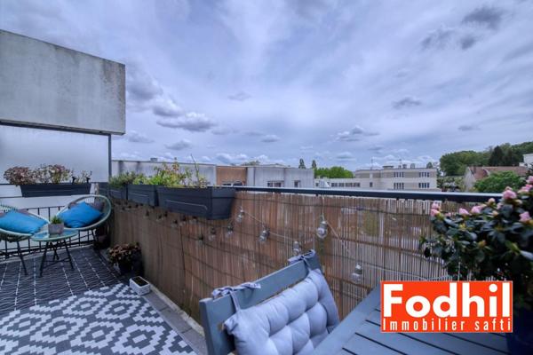 ppartement 4 pièces de 73 m² situé au 4? et dernier étage, avec balcon, cave et parking en sus.