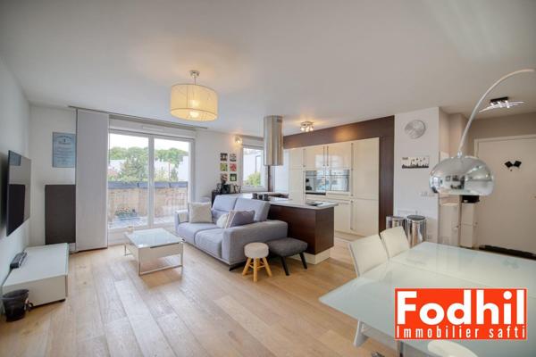 ppartement 4 pièces de 73 m² situé au 4? et dernier étage, avec balcon, cave et parking en sus.