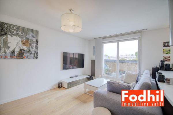 ppartement 4 pièces de 73 m² situé au 4? et dernier étage, avec balcon, cave et parking en sus.