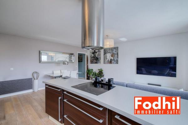 ppartement 4 pièces de 73 m² situé au 4? et dernier étage, avec balcon, cave et parking en sus.