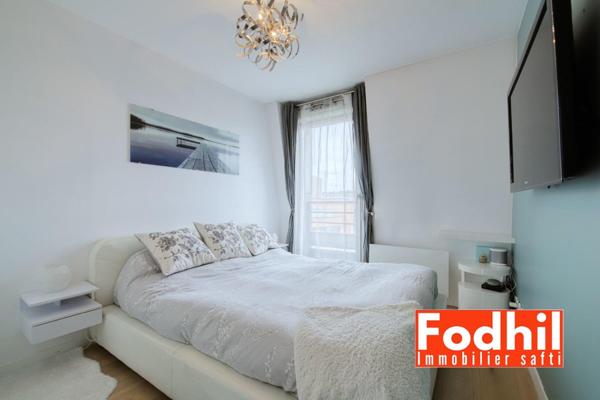 ppartement 4 pièces de 73 m² situé au 4? et dernier étage, avec balcon, cave et parking en sus.