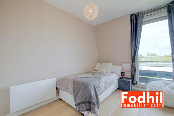 ppartement 4 pièces de 73 m² situé au 4? et dernier étage, avec balcon, cave et parking en sus.