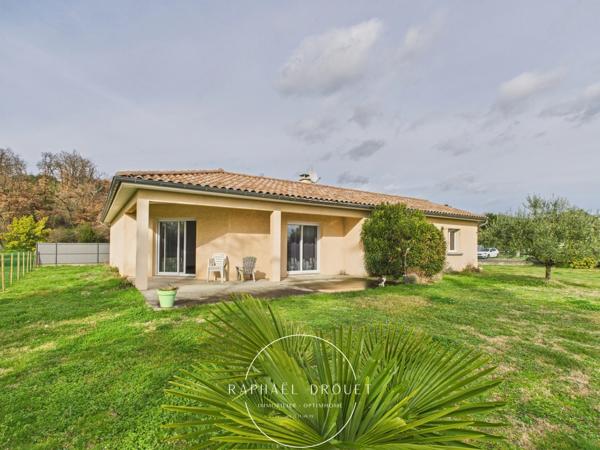 A LOUER MAISON FAMILIALE PLAIN-PIED – 3 CHAMBRES – GARAGE DOUBLE – 1500 M2 DE TERRAIN