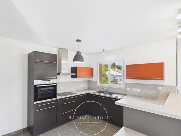 A LOUER MAISON FAMILIALE PLAIN-PIED – 3 CHAMBRES – GARAGE DOUBLE – 1500 M2 DE TERRAIN