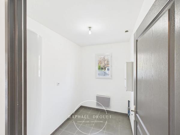 A LOUER MAISON FAMILIALE PLAIN-PIED – 3 CHAMBRES – GARAGE DOUBLE – 1500 M2 DE TERRAIN