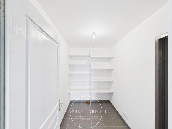 A LOUER MAISON FAMILIALE PLAIN-PIED – 3 CHAMBRES – GARAGE DOUBLE – 1500 M2 DE TERRAIN