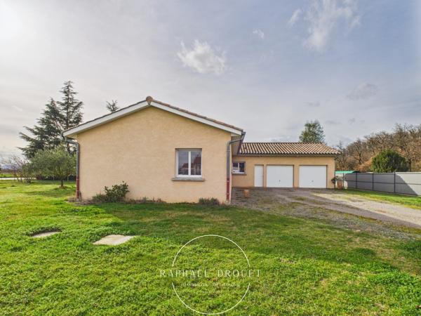 A LOUER MAISON FAMILIALE PLAIN-PIED – 3 CHAMBRES – GARAGE DOUBLE – 1500 M2 DE TERRAIN