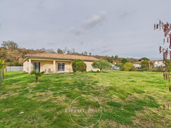 A LOUER MAISON FAMILIALE PLAIN-PIED – 3 CHAMBRES – GARAGE DOUBLE – 1500 M2 DE TERRAIN